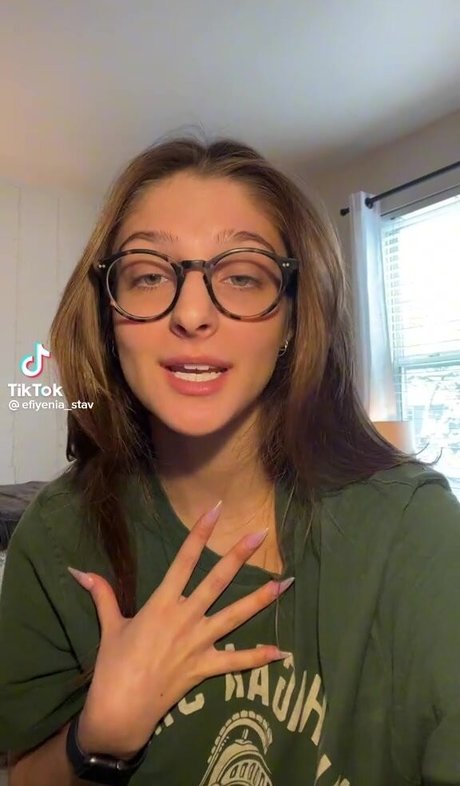 Efiyenia Stavropoulos perfekte erwachsene foto