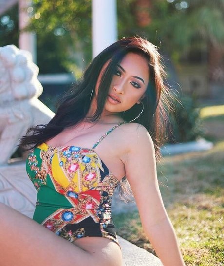 Yhessa nackt sexy fotos