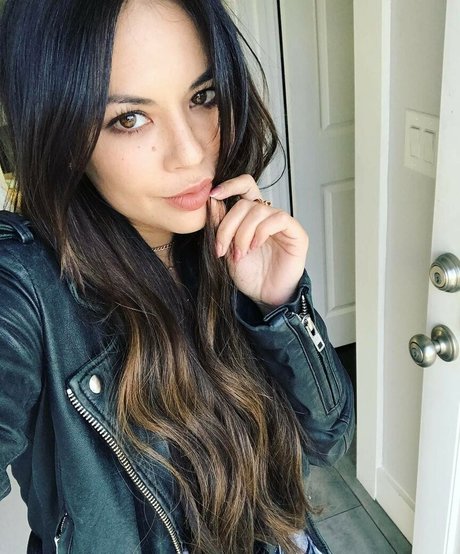 Janel Parrish erwachsene sexy fotos
