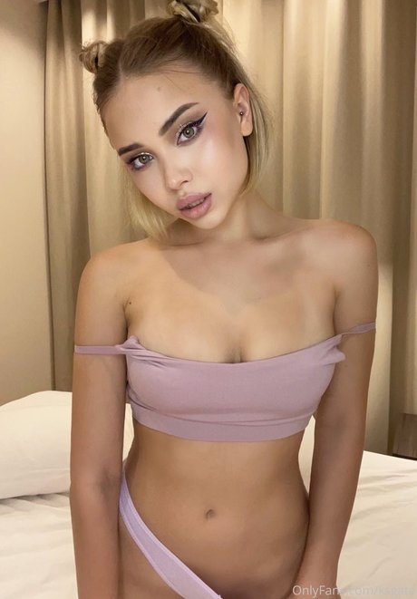 Ksenia Gato schöne perfekte foto