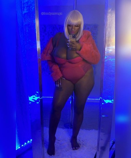 Londynn Vega nackt pornografische galerie