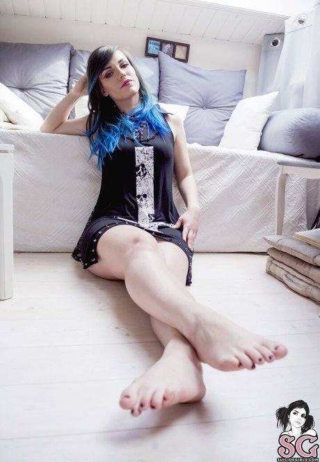 Lovia Suicide heiße nackten fotos