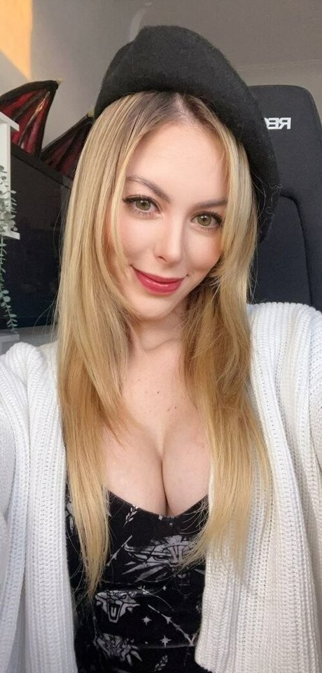 Nadyasonika erwachsene erotische bild