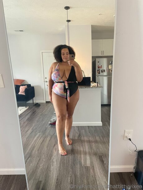 Ms Champagne nackt pornostar bild