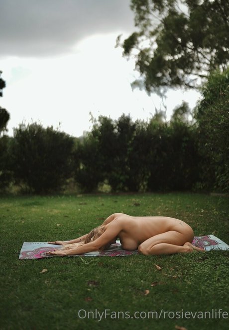 schwarze kurvige onlyfans nackt pornografische bilder