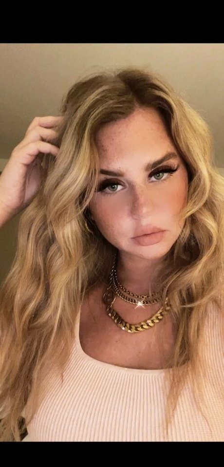 Neeks model akt archiv