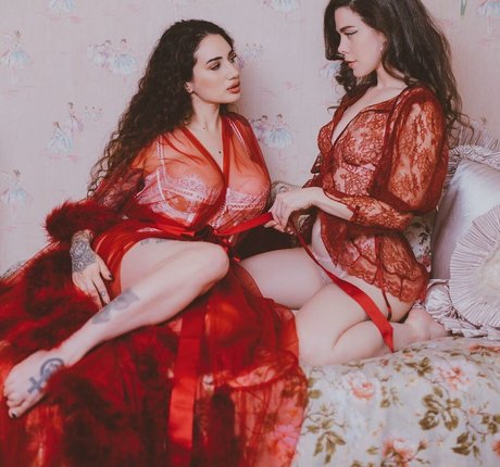 Nicole Vaunt schöne nackten archiv