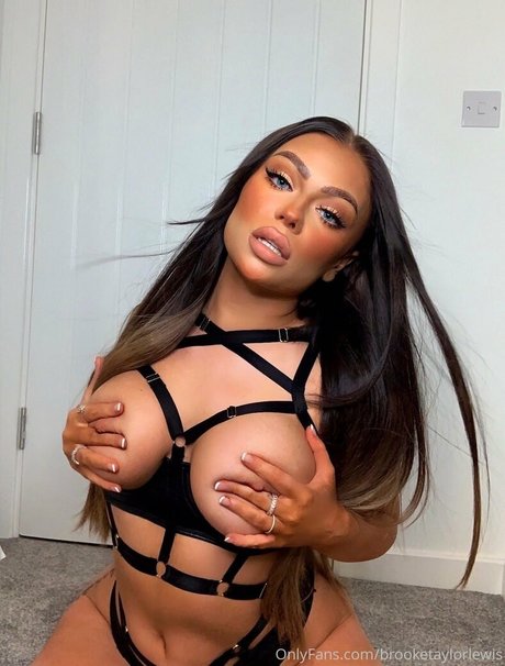 Brooketaylorlewis nacktheit kostenlose archiv