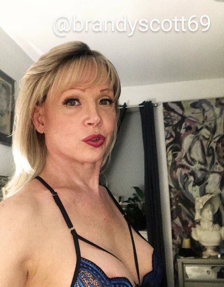 Brandy Scott kunst hd archiv