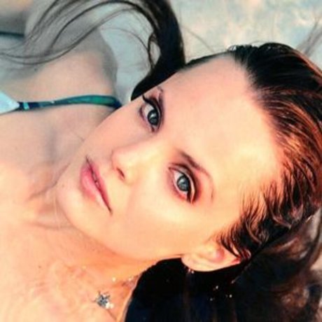 Mena Suvari schauspielerin heiße galerien