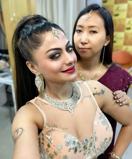 Suhaani Laskar kunst pornostar galerie