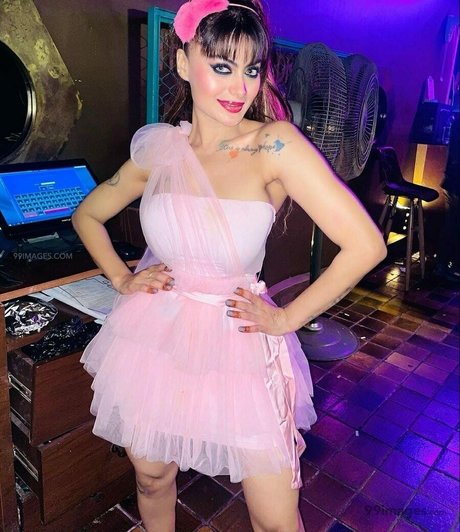 Suhaani Laskar model nackte galerie