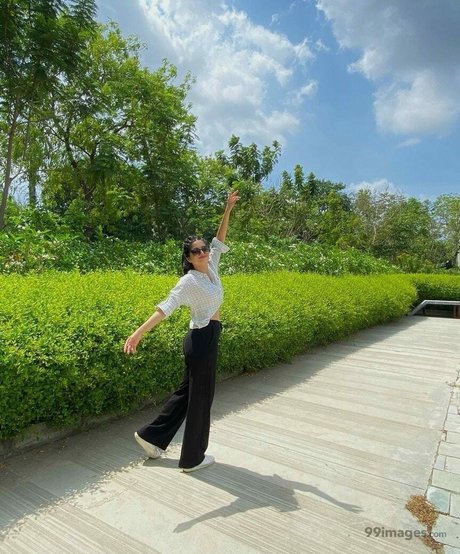 Bhavika Sharma erotische nette galerien