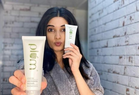 Bhavika Sharma erotische akt bild