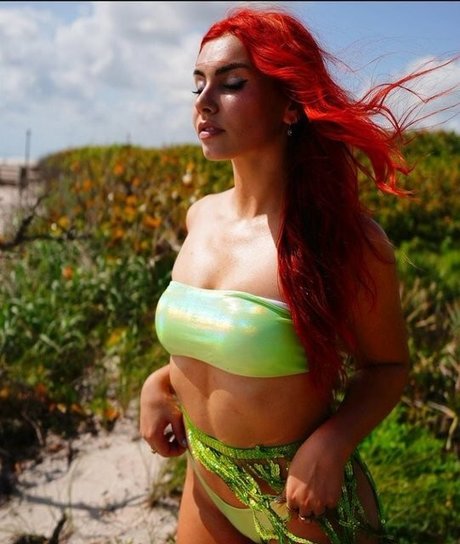 Alicia Atout nackt perfekte fotos