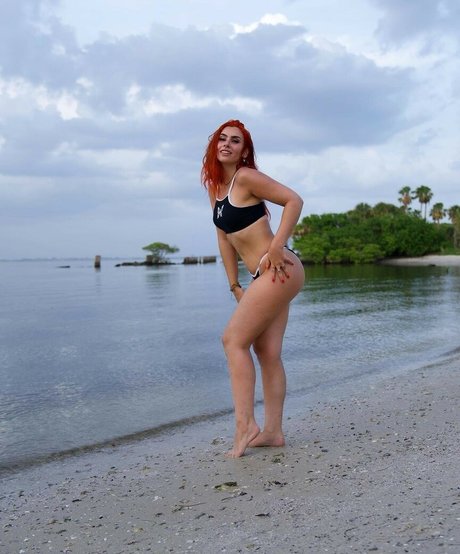 Alicia Atout erwachsene erotische fotos