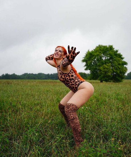 Alicia Atout schöne erwachsene bild