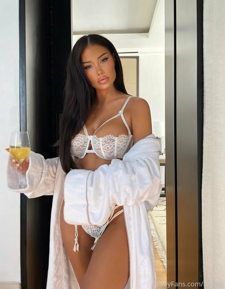 Adeleg pornostar nackten galerien