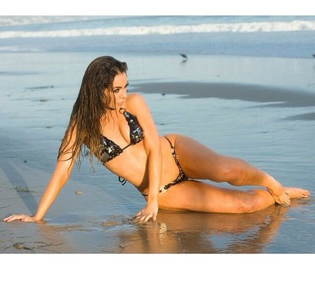 Uldouz Wallace freie sex foto