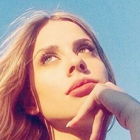 Dimitra Menegatou hübsche perfekte bild