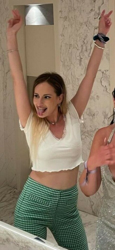 Sophia Zisi freie erotische bilder