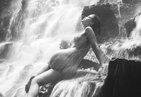 Ishh nacktheit pornostar bild