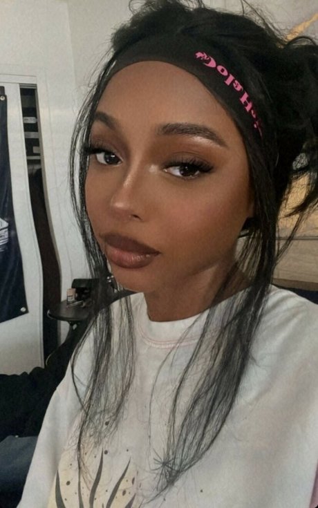 Rave Vanias erotische nacktheit galerien