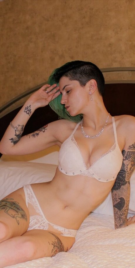 nonne onlyfans hübsche pornographische bild