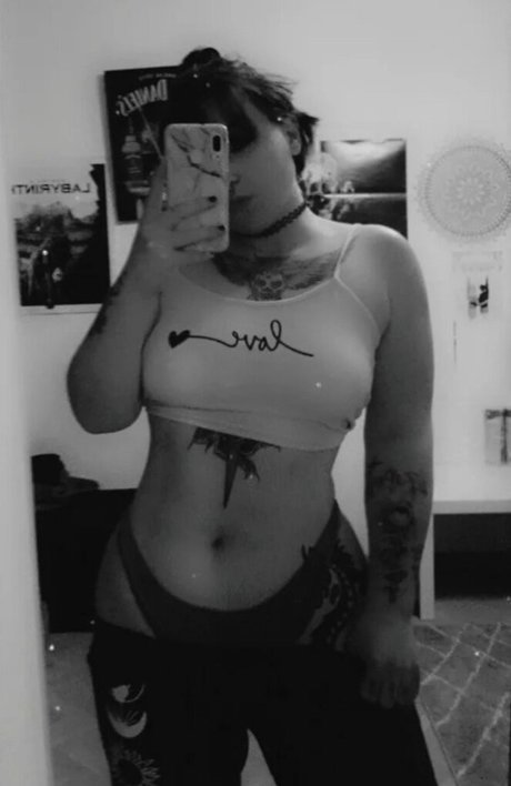 Lenaofficial perfekte nacktheit bild