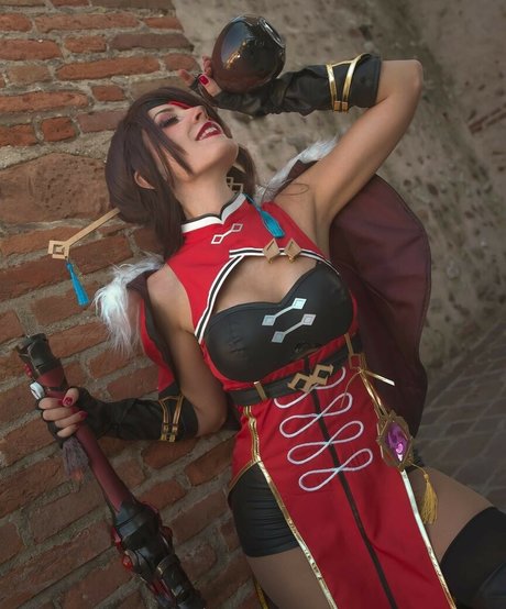 MiikhyDeafening exklusive sexy bild