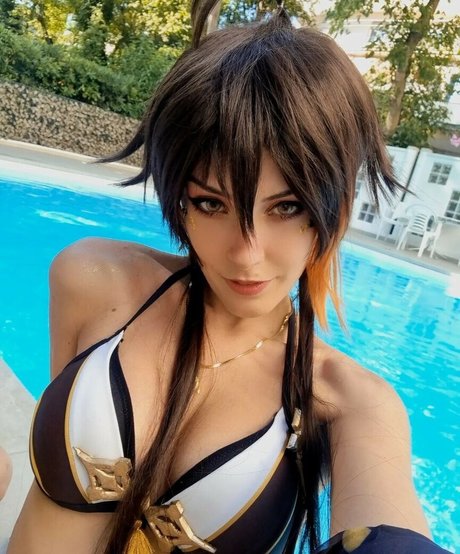 MiikhyDeafening hübsche nackte foto