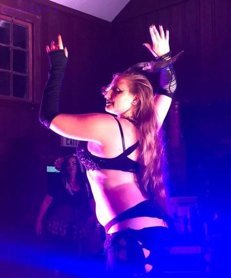 BordeauxBlack nackt kunst foto