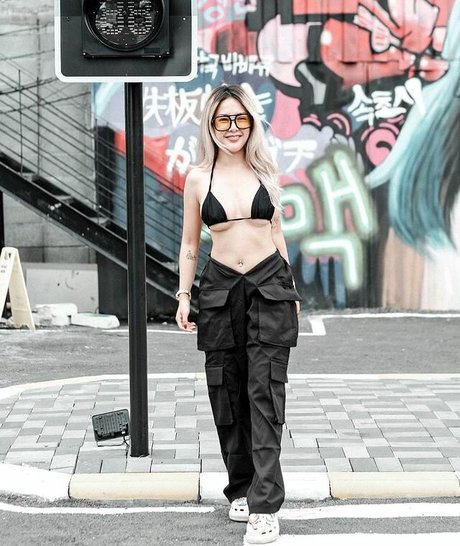 Kanyav Sai erwachsene pornographische fotos