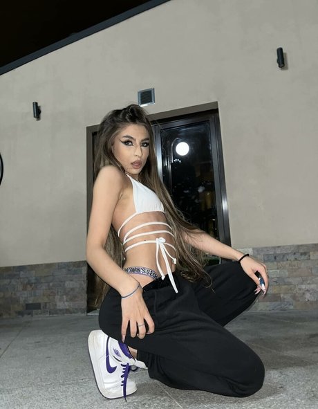 anne bagu exklusive sexy bild