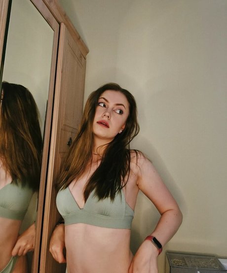 Olivia Tucker akt pornostar bild