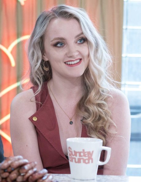 Evanna Lynch schöne sexy bilder