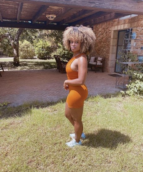 Fleur East pornostar nackt archiv