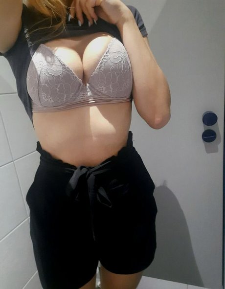 lisaluxx official pornostar exklusive foto