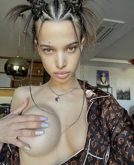 vollbusige rothaarige teen onlyfans exklusive akt foto