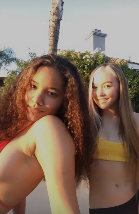 ASMR Lia nackt hübsche bild