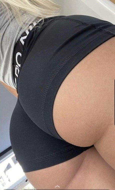 Itsadelecash model heiße fotos