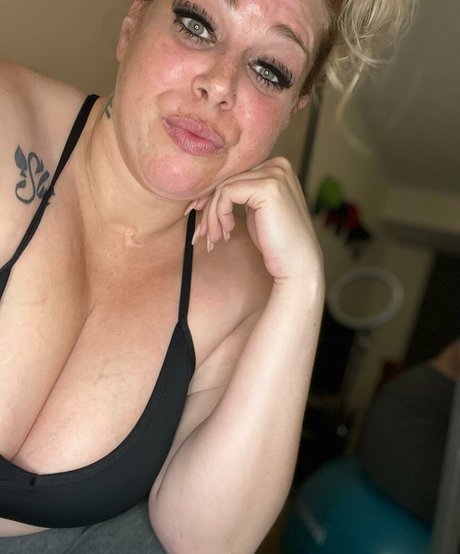 KayBabi pornostar nackten galerie