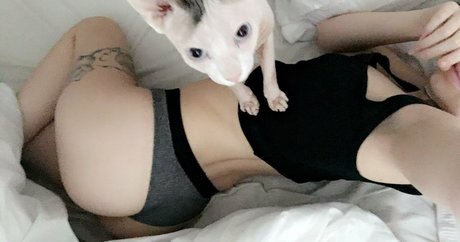 Romanie Smith exklusive erotische foto