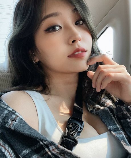 YoonHyoonAikuros nackt hd galerien