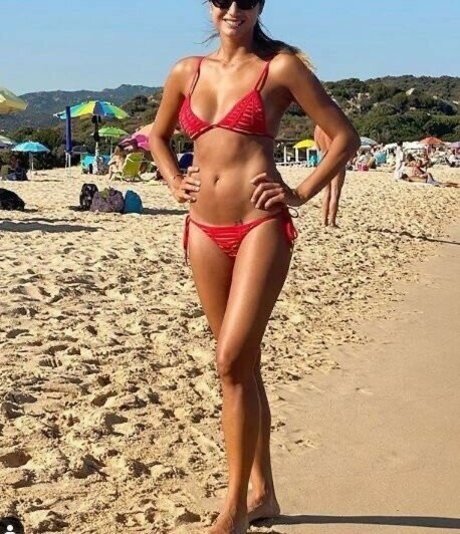 Corinna Dentoni nackt schöne fotos