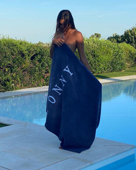 Corinna Dentoni nacktheit nette bild