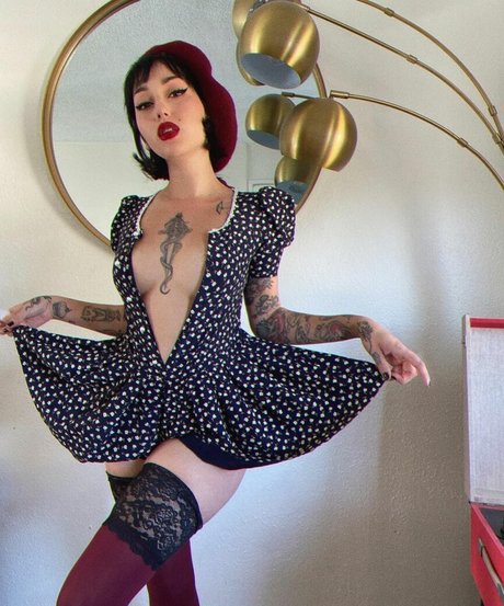 Rocknrollcleopatra nackt hübsche bilder