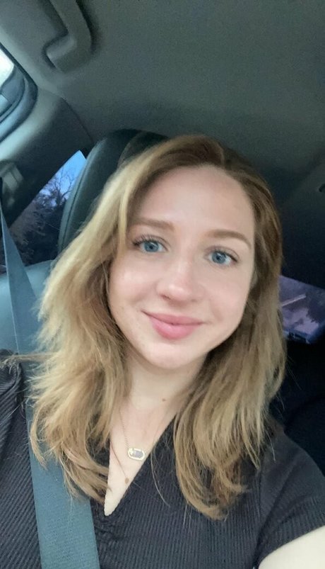 Robynator23 nackt pornostar foto