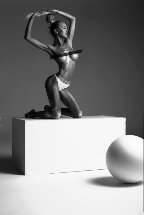 Julia Dybowska kunst erotische bilder