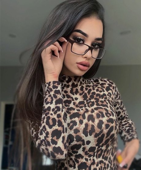 Sophia Adamova schauspielerin nackten bilder